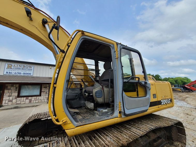 image for item EL9956 2000 John Deere 200LC  excavator