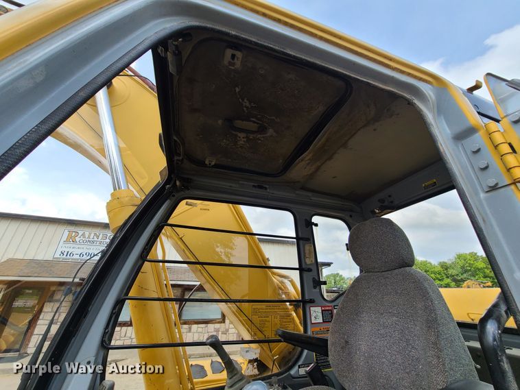 image for item EL9956 2000 John Deere 200LC  excavator