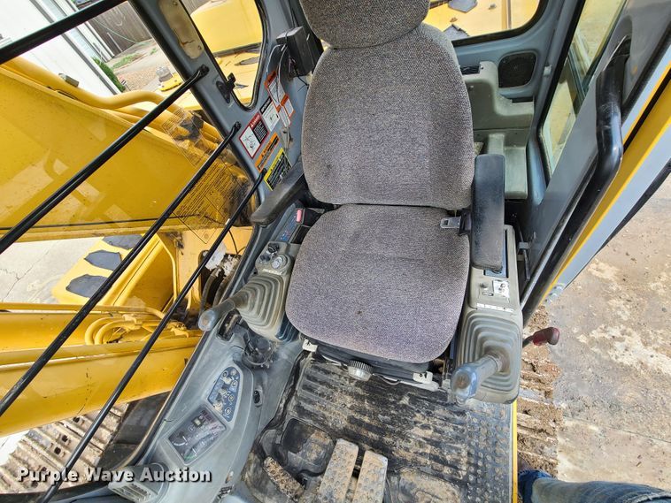 image for item EL9956 2000 John Deere 200LC  excavator