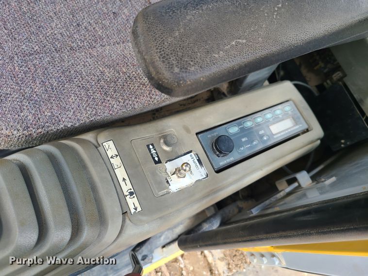 image for item EL9956 2000 John Deere 200LC  excavator