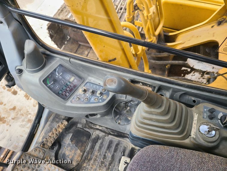 image for item EL9956 2000 John Deere 200LC  excavator