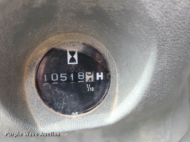 image for item EL9956 2000 John Deere 200LC  excavator