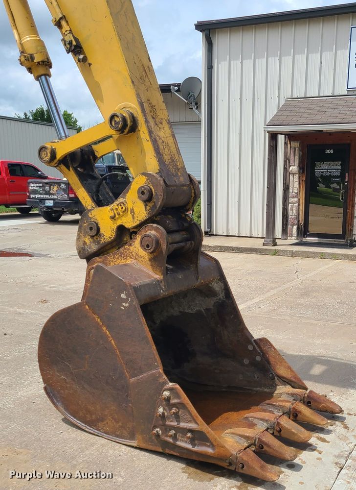 image for item EL9956 2000 John Deere 200LC  excavator