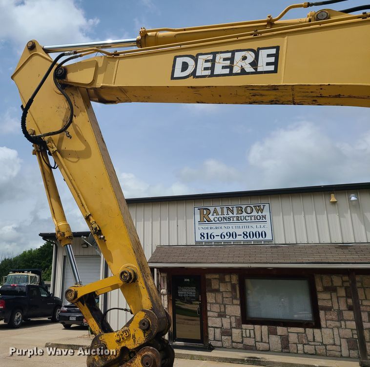 image for item EL9956 2000 John Deere 200LC  excavator