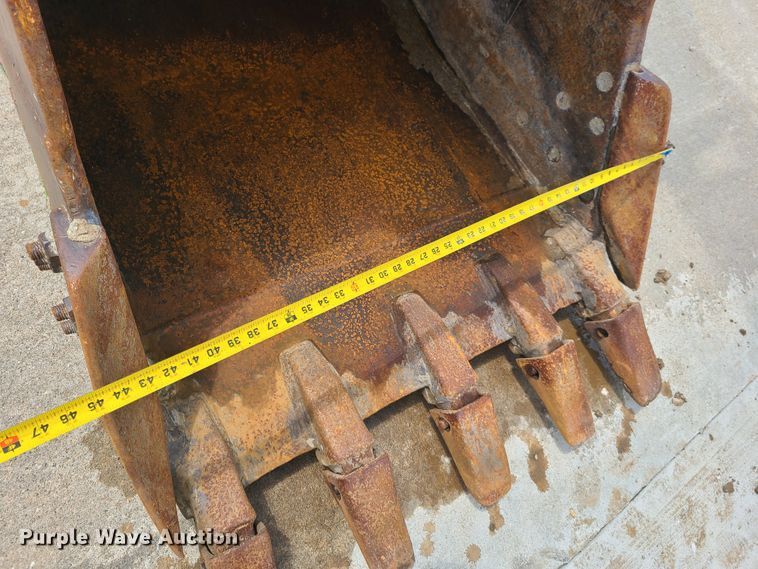 image for item EL9956 2000 John Deere 200LC  excavator