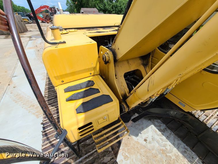 image for item EL9956 2000 John Deere 200LC  excavator