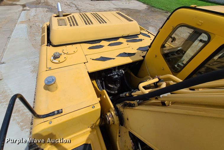 image for item EL9956 2000 John Deere 200LC  excavator