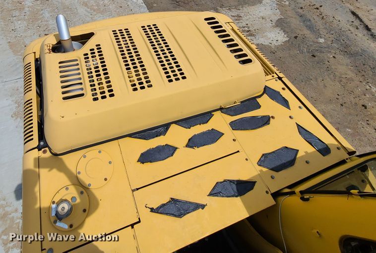 image for item EL9956 2000 John Deere 200LC  excavator