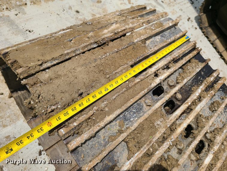 image for item EL9956 2000 John Deere 200LC  excavator