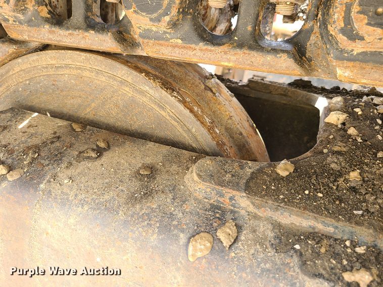 image for item EL9956 2000 John Deere 200LC  excavator