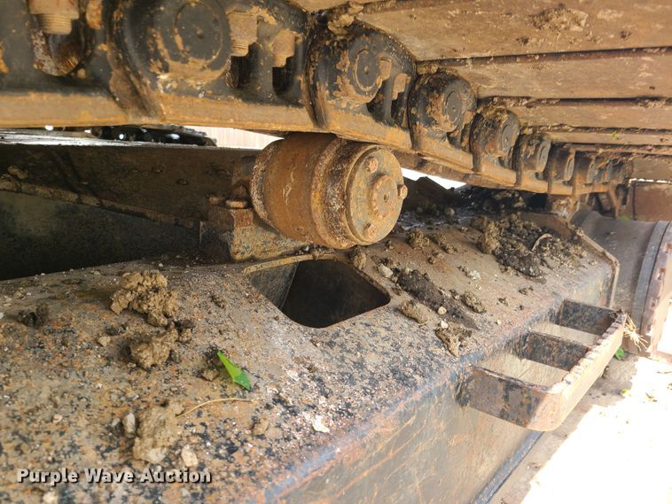 image for item EL9956 2000 John Deere 200LC  excavator