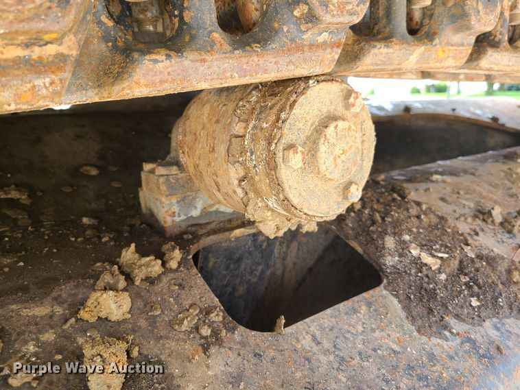 image for item EL9956 2000 John Deere 200LC  excavator