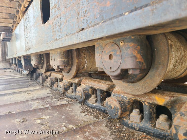 image for item EL9956 2000 John Deere 200LC  excavator