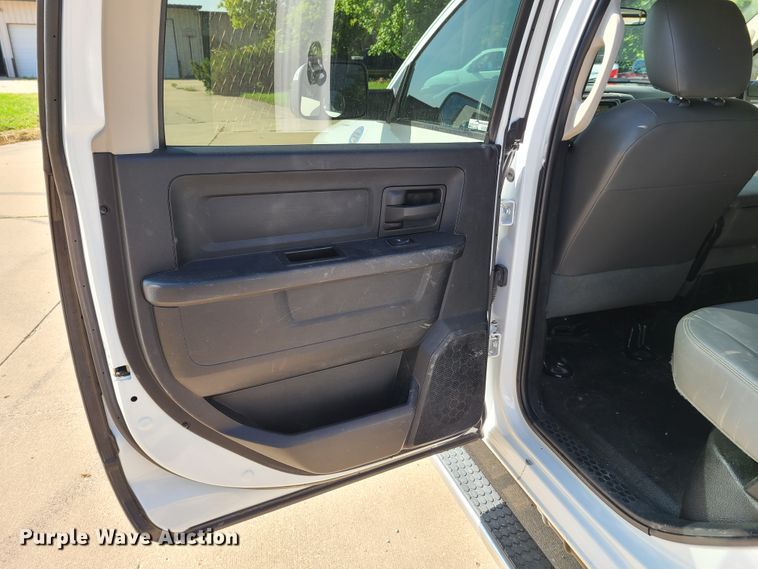 image for item GO9360 2017 Dodge Ram 5500  Crew Cab flatbed truck