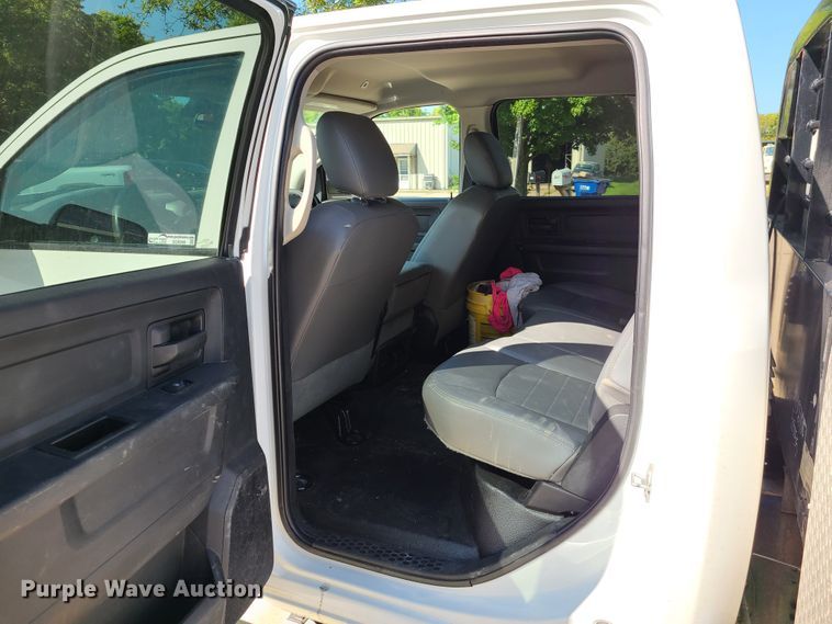 image for item GO9360 2017 Dodge Ram 5500  Crew Cab flatbed truck