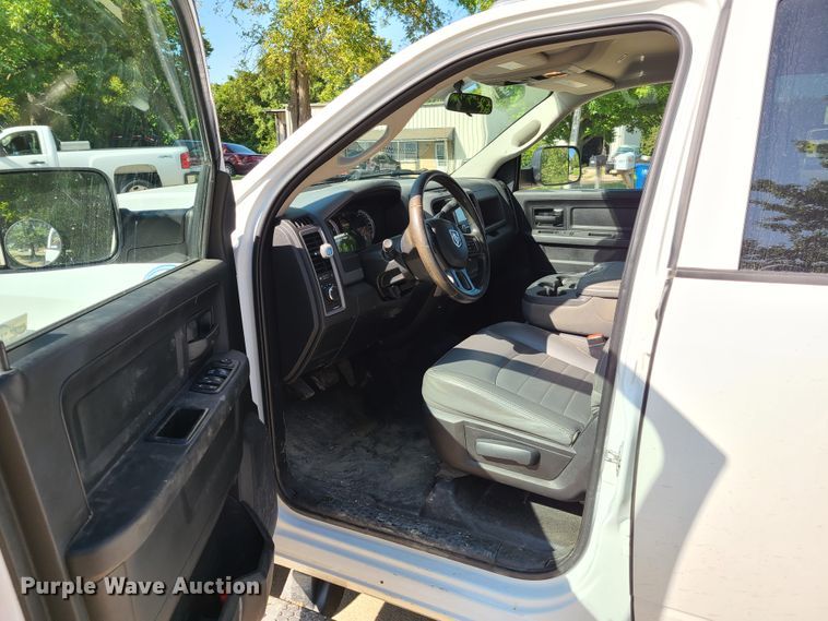 image for item GO9360 2017 Dodge Ram 5500  Crew Cab flatbed truck