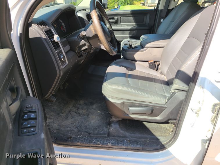 image for item GO9360 2017 Dodge Ram 5500  Crew Cab flatbed truck