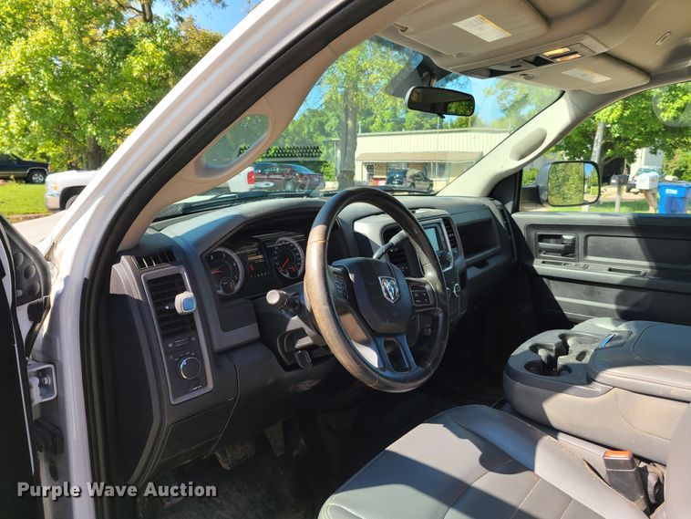 image for item GO9360 2017 Dodge Ram 5500  Crew Cab flatbed truck