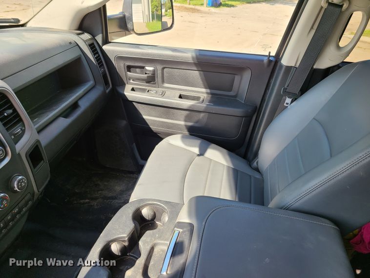 image for item GO9360 2017 Dodge Ram 5500  Crew Cab flatbed truck