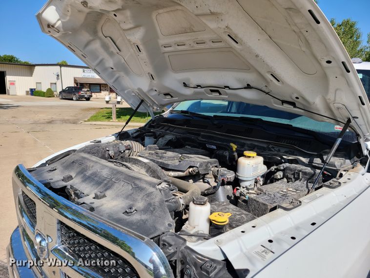 image for item GO9360 2017 Dodge Ram 5500  Crew Cab flatbed truck