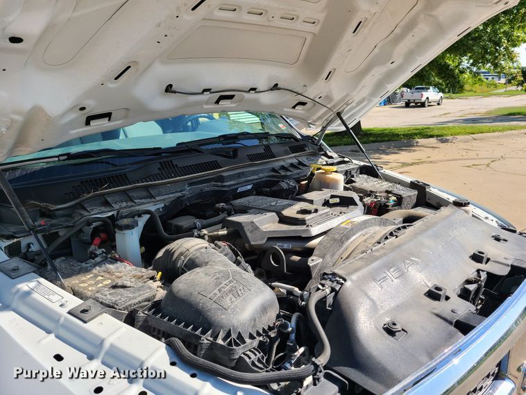 image for item GO9360 2017 Dodge Ram 5500  Crew Cab flatbed truck