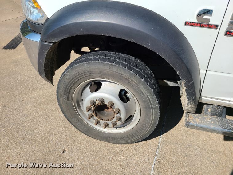 image for item GO9360 2017 Dodge Ram 5500  Crew Cab flatbed truck