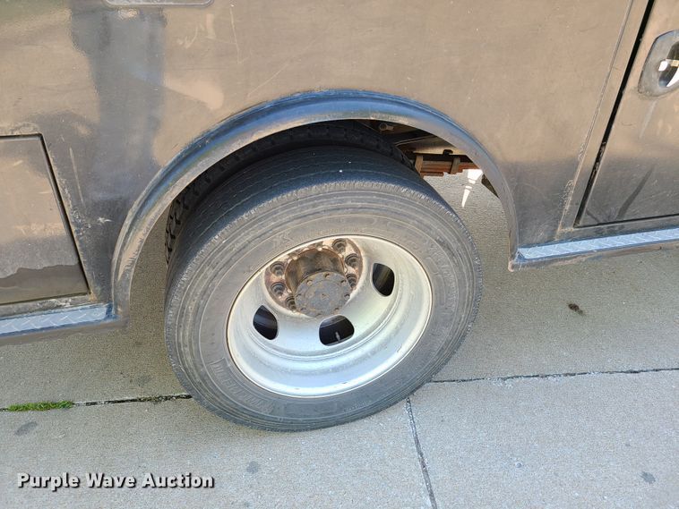 image for item GO9360 2017 Dodge Ram 5500  Crew Cab flatbed truck