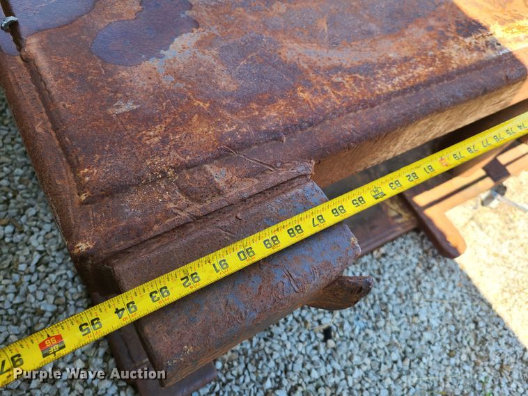 image for item GO9362 Trench box