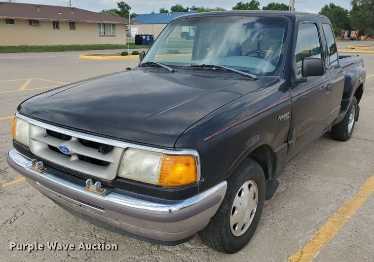 image for item DF5591 1997 Ford Ranger XLT  SuperCab pickup truck
