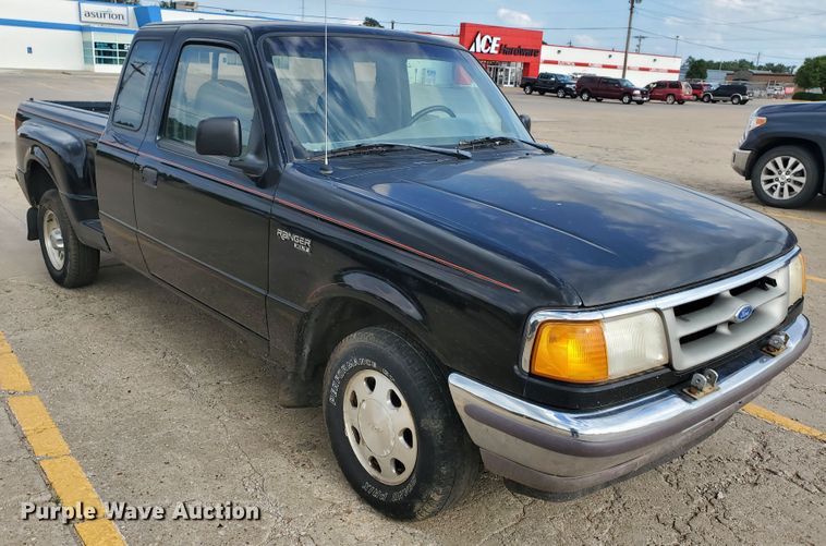 image for item DF5591 1997 Ford Ranger XLT  SuperCab pickup truck