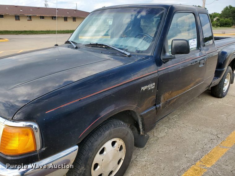image for item DF5591 1997 Ford Ranger XLT  SuperCab pickup truck