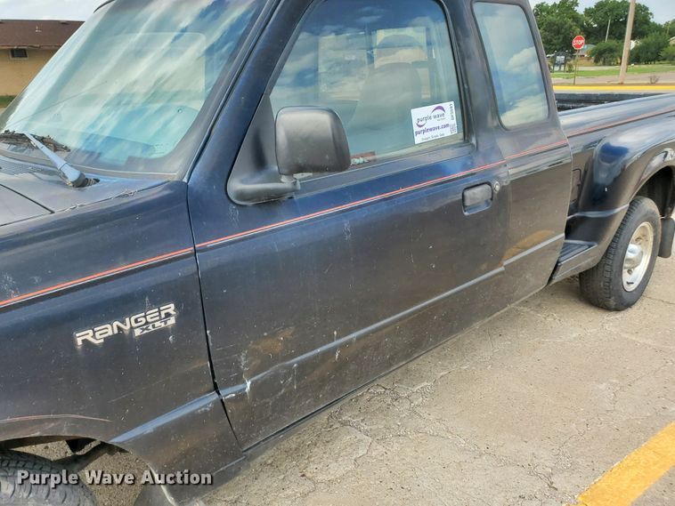 image for item DF5591 1997 Ford Ranger XLT  SuperCab pickup truck