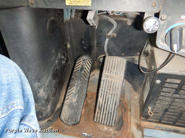 image for item DG4586 2000 Thomas 1405S  school bus