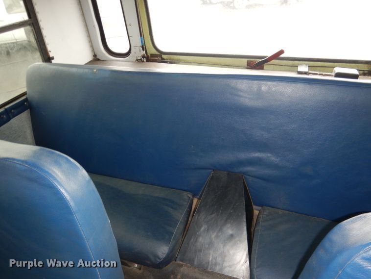 image for item DG4586 2000 Thomas 1405S  school bus