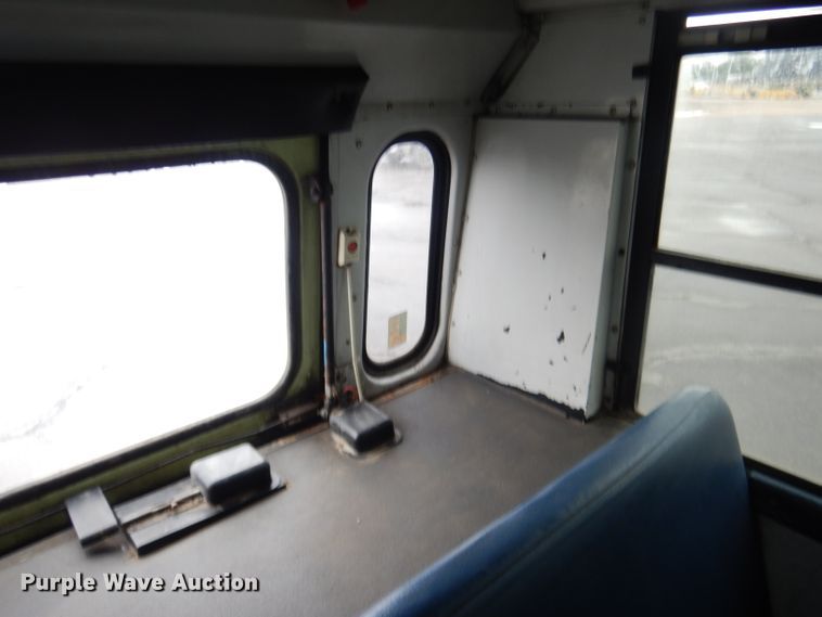 image for item DG4586 2000 Thomas 1405S  school bus