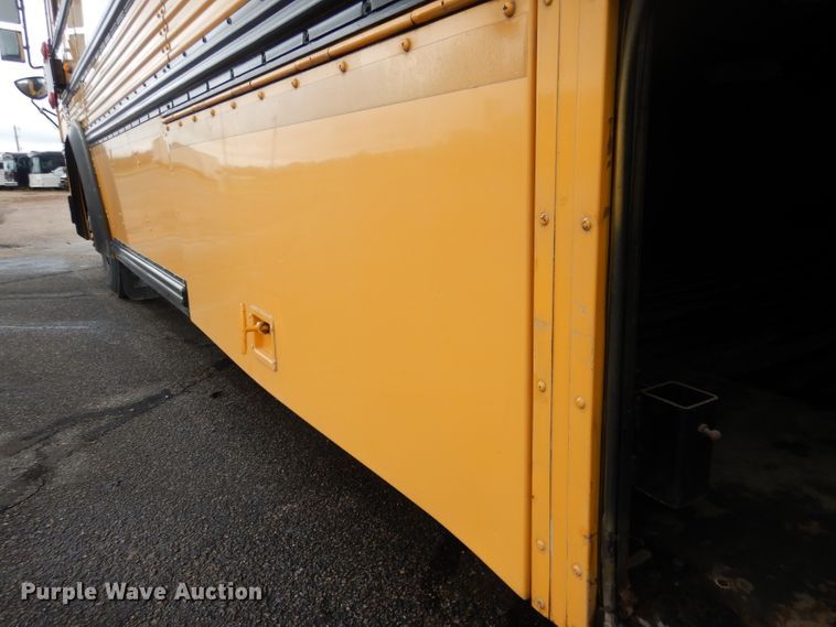 image for item DG4586 2000 Thomas 1405S  school bus