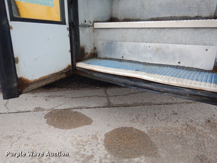 image for item DG4586 2000 Thomas 1405S  school bus