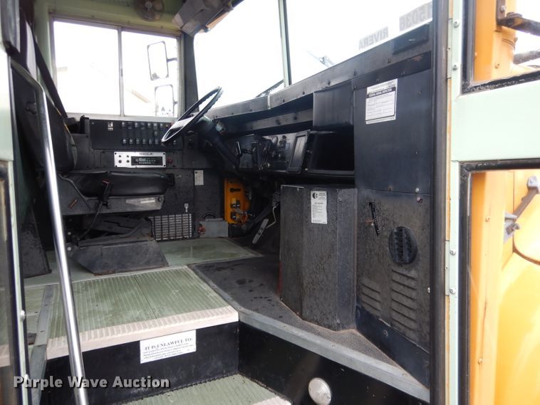 image for item DG4587 1997 International 3800  school bus