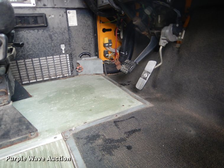 image for item DG4587 1997 International 3800  school bus