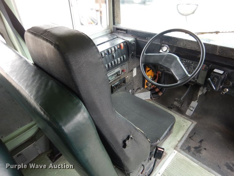 image for item DG4587 1997 International 3800  school bus