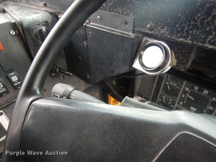 image for item DG4587 1997 International 3800  school bus