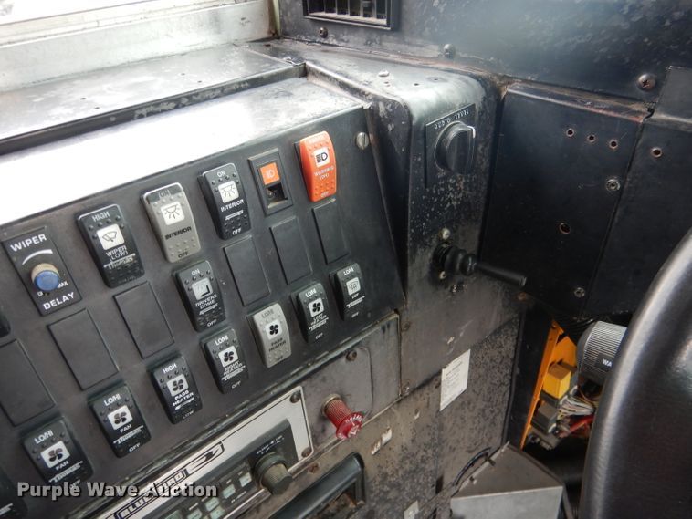 image for item DG4587 1997 International 3800  school bus