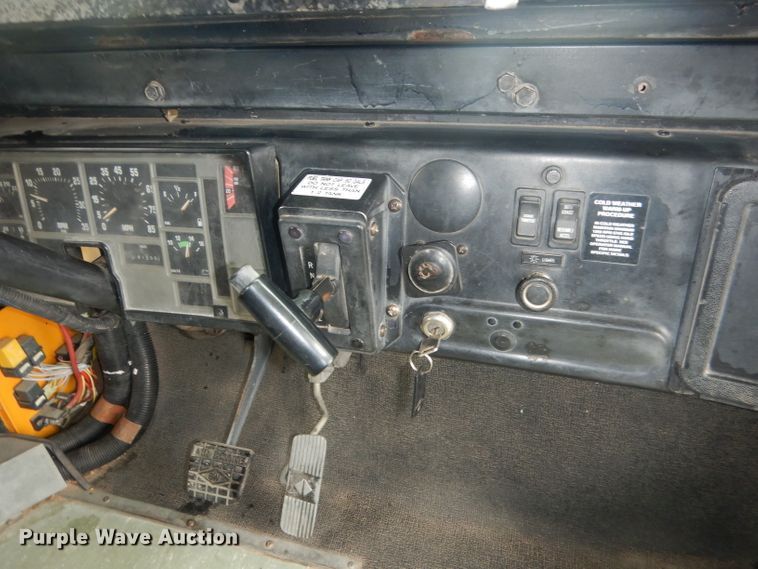 image for item DG4587 1997 International 3800  school bus