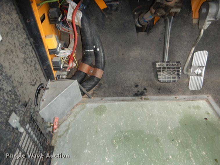 image for item DG4587 1997 International 3800  school bus