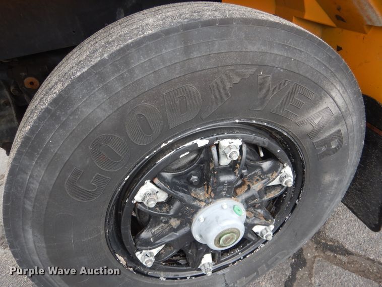 image for item DG4587 1997 International 3800  school bus