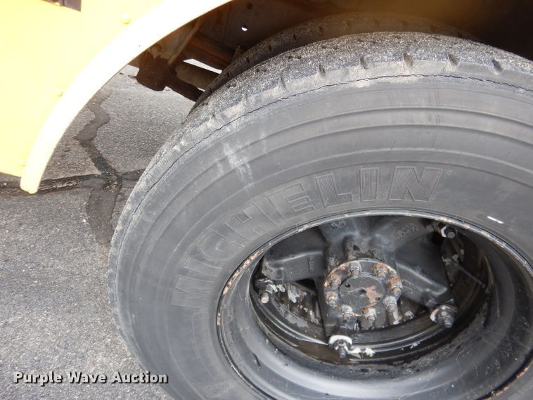 image for item DG4587 1997 International 3800  school bus