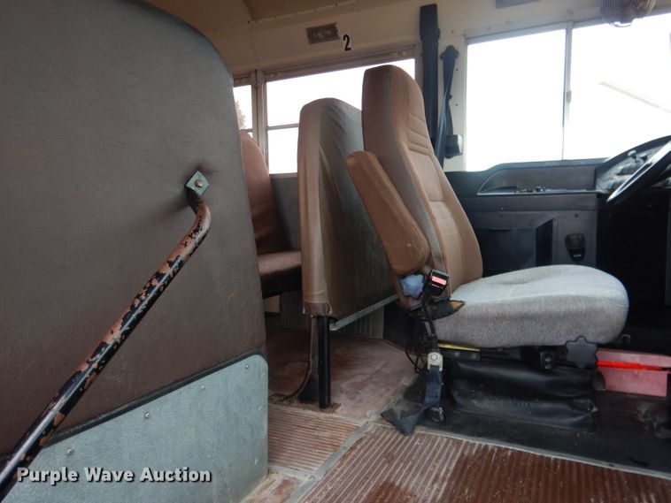 image for item DG4588 1998 International 3800  school bus