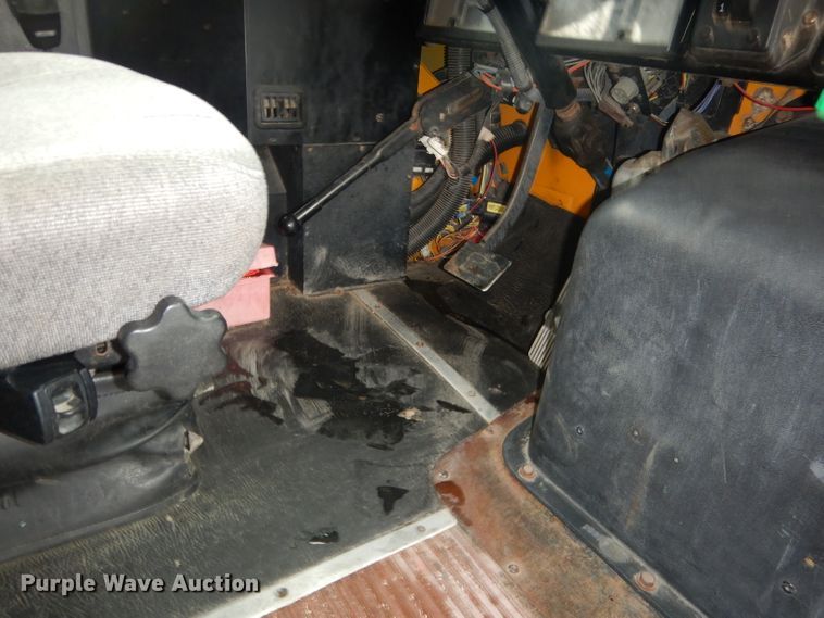 image for item DG4588 1998 International 3800  school bus