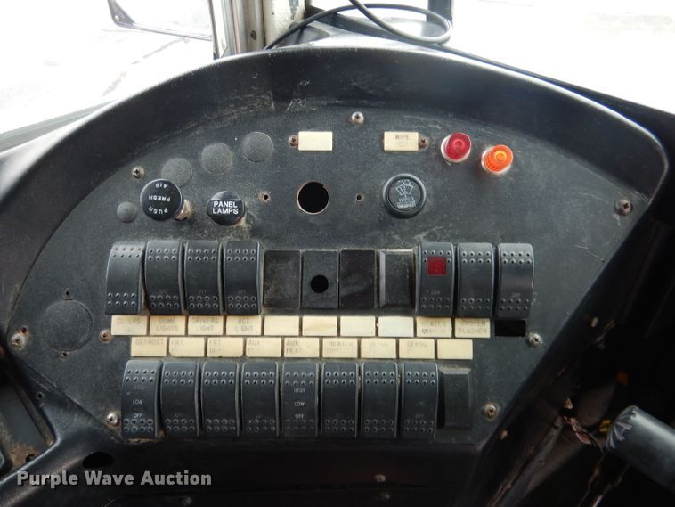 image for item DG4588 1998 International 3800  school bus