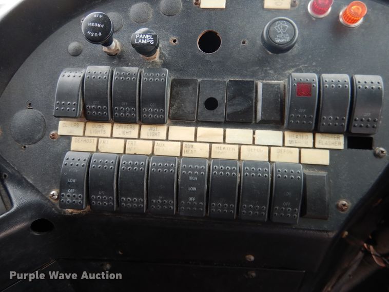 image for item DG4588 1998 International 3800  school bus